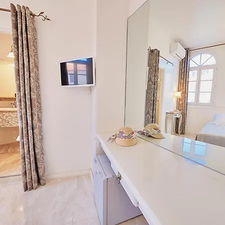 Le Magnolia 3* Calvi (Corsica)