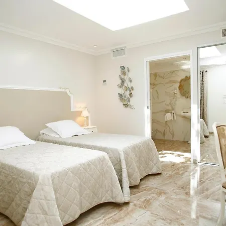 Le Magnolia 3* Calvi (Corsica)