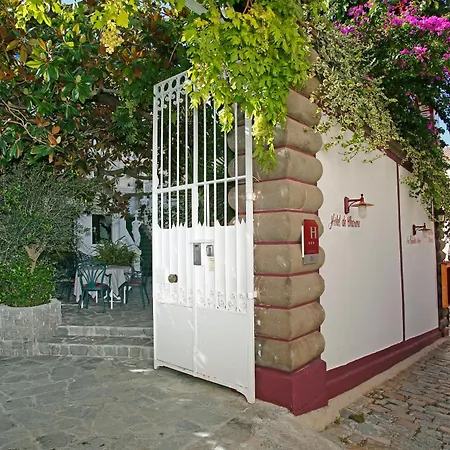 Le Magnolia Hotel