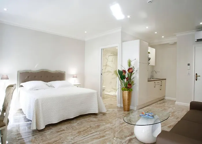 Le Magnolia Calvi (Corsica)