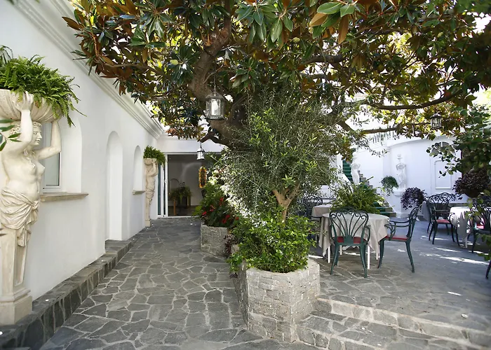 Le Magnolia 3* Calvi (Corsica)